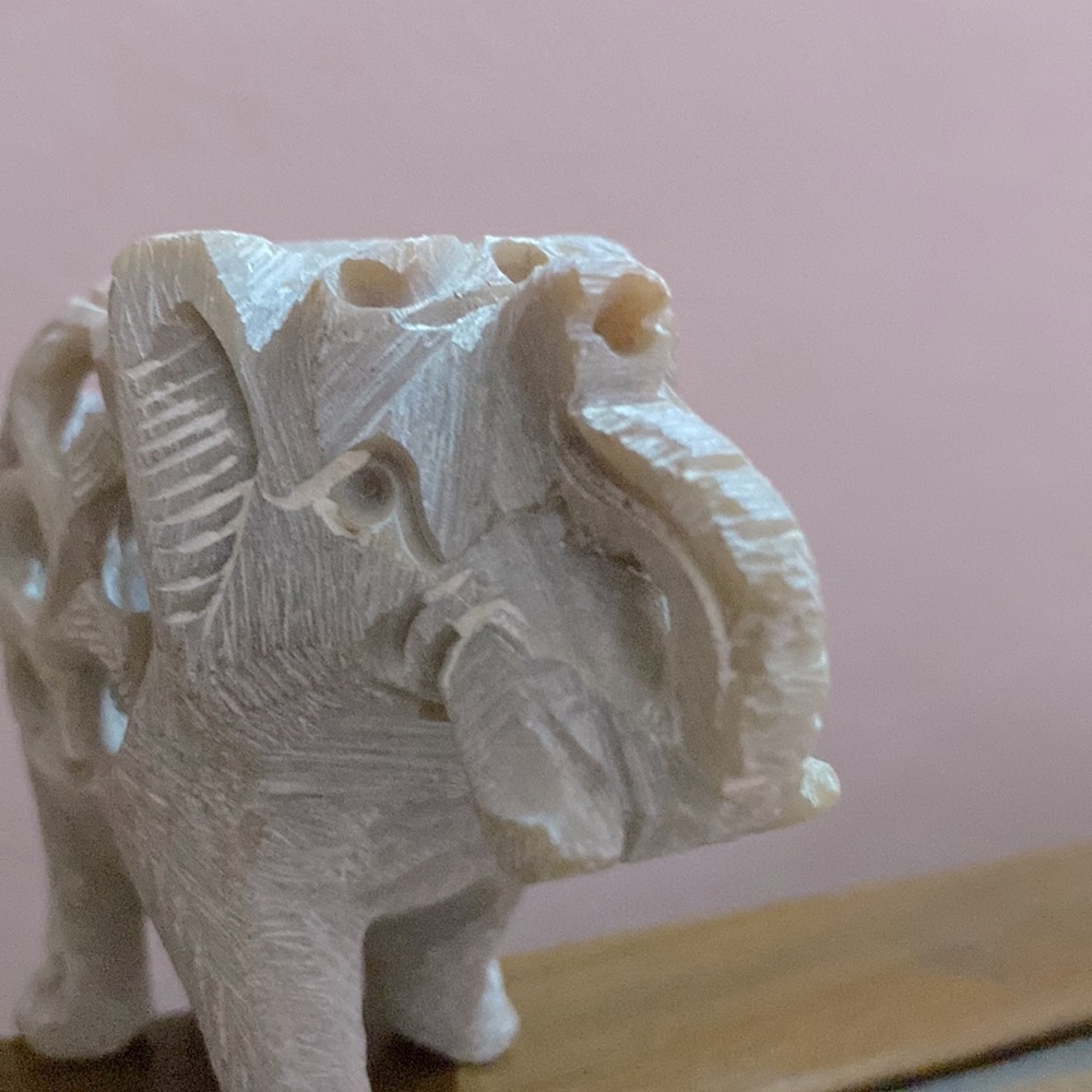 SOLD YEY !! New Elephant Mother & Baby Inside Hand Carved Soapstone Pinkish - Picture 8 of 11